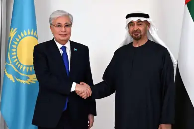 Глава государства прибыл в Абу-Даби и провел встречу с Президентом ОАЭ